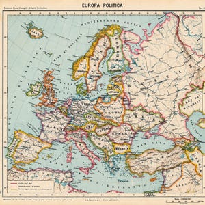 Op de afbeelding: Een vintage politieke kaart van Europa getiteld EUROPA POLITICA, met landen in pastelkleuren met zwarte tekstlabels, breedte- en lengtegraadlijnen en een schaalbalk onderaan. De kaart toont grenzen, steden en wateren in een gedetailleerde stijl.