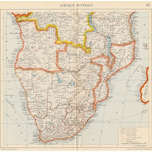 以下が含まれることがあります： 右上に数字の47が記されたAFRIQUE AUSTRALEというタイトルの古い地図。地図には南部アフリカが描かれており、オレンジと黄色で縁取られた地域、黒いテキストラベル、緯度線、および凡例が含まれています。