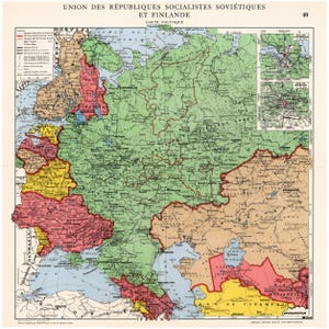 Op de afbeelding: Een vintage politieke kaart getiteld UNION DES RÉPUBLIQUES SOCIALISTES SOVIÉTIQUES ET FINLANDE, met kleurgecodeerde regio's in groen, geel, roze en beige. De kaart bevat gedetailleerde stadsnamen, grenzen en twee inzetkaarten van Leningrad en Moskou.