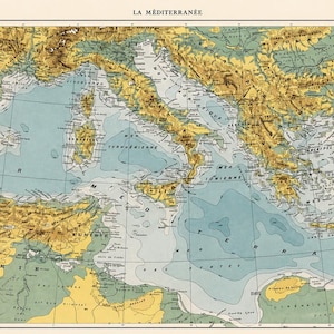 Puede incluir: Un mapa físico de estilo antiguo titulado LA MÉDITERRANÉE, que muestra la región del mar Mediterráneo con masas terrestres en tonos amarillos y marrones, y profundidades de agua en varios tonos de azul. El mapa incluye una leyenda y el número 19.
