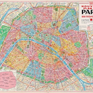 Könnte beinhalten: Eine Vintage-Karte mit dem Titel NOUVEAU PLAN DE PARIS, die die zwanzig Arrondissements der Stadt in verschiedenen Farben darstellt. Die Karte zeigt die Seine, den Bois de Boulogne, den Bois de Vincennes und ein detailliertes U-Bahn-Netz.