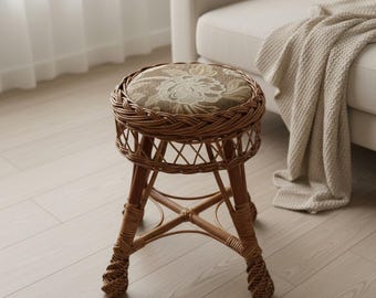 Banqueta de vime – Banquinho de rattan – Otomano boho – Banqueta de madeira feita à mão – Decoração rústica para casa – Cadeira de vime natural – Assento pequeno