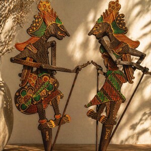 Rama & Sita träskulptur – Handgjord indonesisk Ramayana-konst, traditionell javanesisk snideri, kulturell heminredning