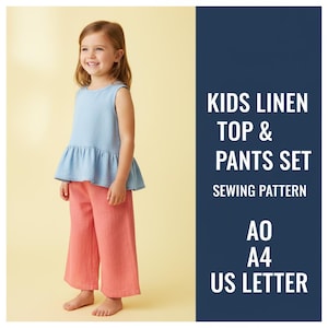 Peut inclure: Une jeune fille porte un haut sans manches bleu clair avec un ourlet à volants et un pantalon large corail. L'image comprend le texte "KIDS LINEN TOP & PANTS SET SEWING PATTERN". Le patron est disponible en tailles A0, A4 et US Letter.