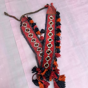 Antik afghansk kamelfångstmatta, 0,6 x 2,10 fot handknuten ulltribal löpare, 1960-tals vintage väggbonad eller bordsdekoration