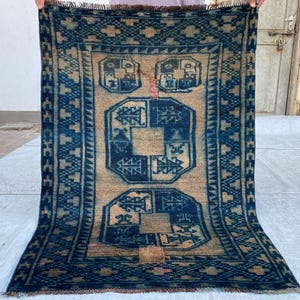 Vintage-Teppich aus Terrakotta, Baloch-Stil, 120 x 90 cm | Handgeknüpfter Wollteppich im Ethno-Stil mit Medaillonmuster, Baloch-Muster, turkmenische Flurdekoration