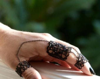 Matte Black Filigree Finger Armor Set: Gothic Lace Chain Rings