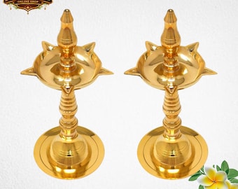Conjunto Kerala Diya de latón / Lámpara de aceite tradicional Kutthu Vilakku, decoración Pooja