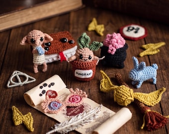 Magische Artefakte Häkelanleitungen - 12 Amigurumi Miniaturen Häkelanleitungen - Zauberer Schule DIY Dekor - Fantasie Welt Häkeln Set PDF