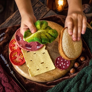 Wzór na szydełkową kanapkę – zestaw do zabawy z jedzeniem amigurumi – wzór na chleb, szynkę, ser, pomidora, salami i sałatę – zabawka kuchenna Montessori