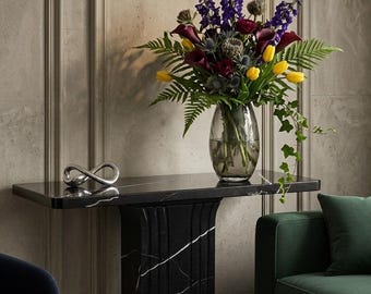 Czarny stolik konsolowy z marmuru Marquina | Nowoczesny, luksusowy stolik do przedpokoju | Ręcznie robione meble z kamienia | Spersonalizowany prezent | Luksusowy design