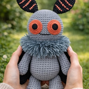 Amigurumi Mothman Virkmönster PDF, Söt Spöklik Plysch, Kryptiddocka, Halloweendekoration, Omedelbar Nedladdning