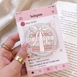 Supporto per cellulare a forma di pila di libri rosa, fiocco civettuolo, regalo per amanti dei libri, regalo a tema libri
