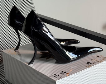 Czarne lakierowane czółenka Saint Laurent – rozmiar 38