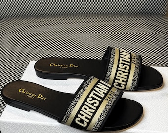 Sandalias Christian Dior “Dway” – Bordadas en negro/beige (Talla 38)