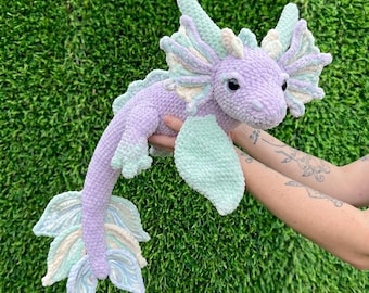 Wzór szydełkowy na wiotkiego smoka Seraphiny, wzór szydełkowy na śpiącego smoka microamigurumi, szydełkowy pluszowy smok w kształcie wiotkiego smoka w formacie PDF | ORYGINALNY wzór
