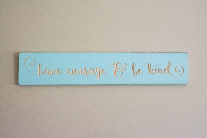 Have courage and be kind cinderella quote sign imagem 3