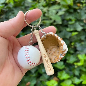 Personalisierter Baseballschläger und Handschuh Schlüsselbund, Geschenk zum Saisonende, Goodie Bag Filler, Name und Nummer, Spieler Geschenk