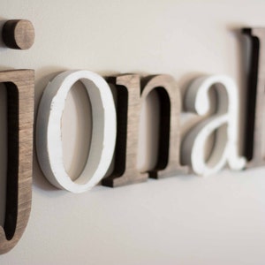 Letras de berçário, nome do bebê, letras de madeira individuais, letras de madeira para berçário, decoração de berçário, placa de nome sobre o berço, letra de madeira pintada