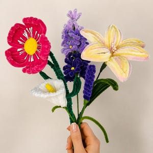 Handmade Pipe Cleaner Flowers | Custom Flower Stems | Forever Flowers | Room Decor | Gift Idea