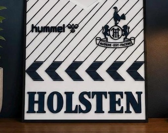 Muurkunst shirt geïnspireerd op Tottenham Hotspur 1985-87 | 3D-geprint voetbaltenue decor | Sporenjersey-display | 30 cm voetbalmuurplaat
