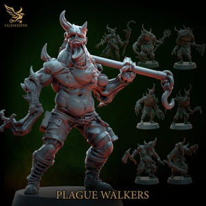 Może przedstawiać: Kolekcja szarych figurek Plague Walker. Centralna postać to duży, muskularny demon z rogami, trzymający broń. Mniejsze figurki o podobnym wyglądzie są rozmieszczone wokół głównej postaci. Tekst "PLAGUE WALKERS" znajduje się na dole.