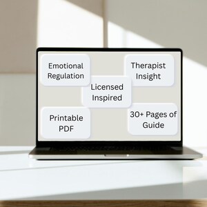 Peut inclure: Un ordinateur portable affiche un guide num&eacute;rique avec le texte "Emotional Regulation", "Therapist Insight", "Printable PDF", "30+ Pages of Guide" et "Licensed Inspired". L'ordinateur portable est ouvert sur une surface blanche.