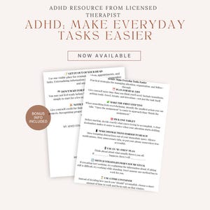 Peut inclure: Deux feuilles d'information blanches intitul&eacute;es ADHD: MAKE EVERYDAY TASKS EASIER, pr&eacute;sentant des strat&eacute;gies d'un th&eacute;rapeute agr&eacute;&eacute;. Le texte inclut des sections comme GET IT OUT OF YOUR HEAD, PLAN FOR REAL LIFE et MAKE THE FIRST STEP TINY, avec un cercle marron indiquant BONUS INFO INCLUDED.