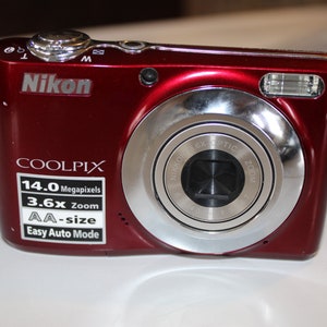 Nice vintage Nikon Coolpix L24 Digital Camera with Manual, Case and Software CDs ~ Tested and Working ~ Free Shipping