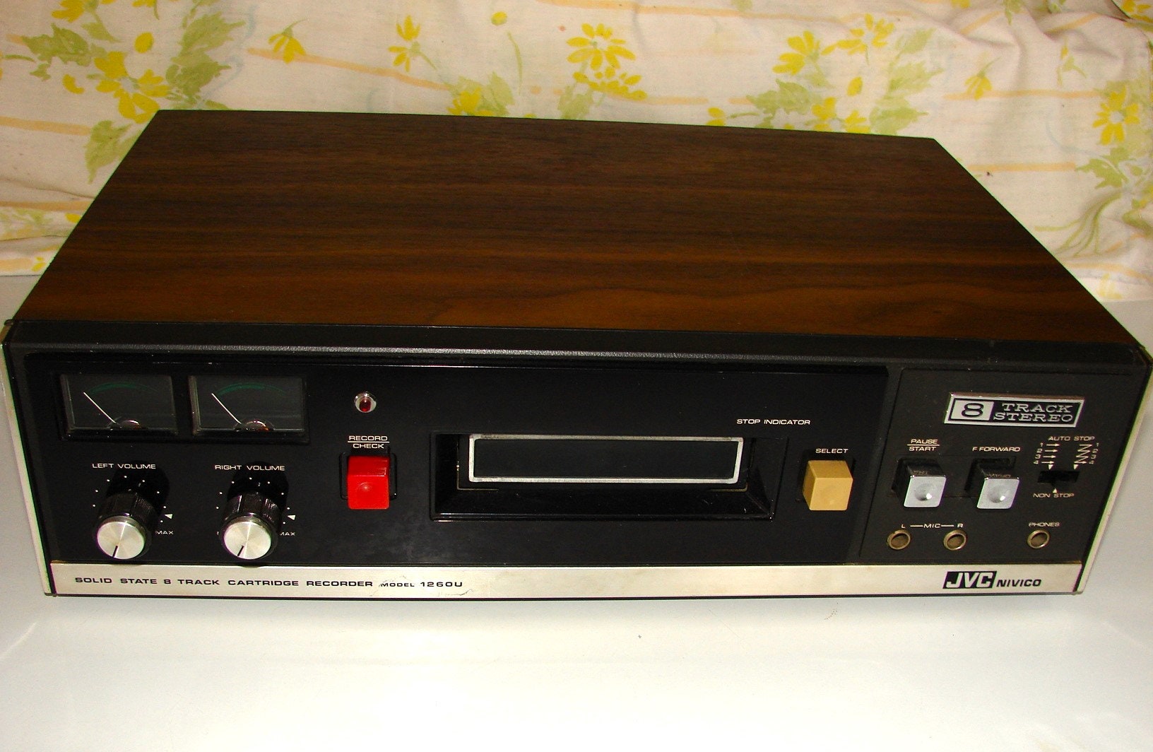 Télévision vintage vidéosphère NIVICO JVC de 1970 - Label Emmaüs