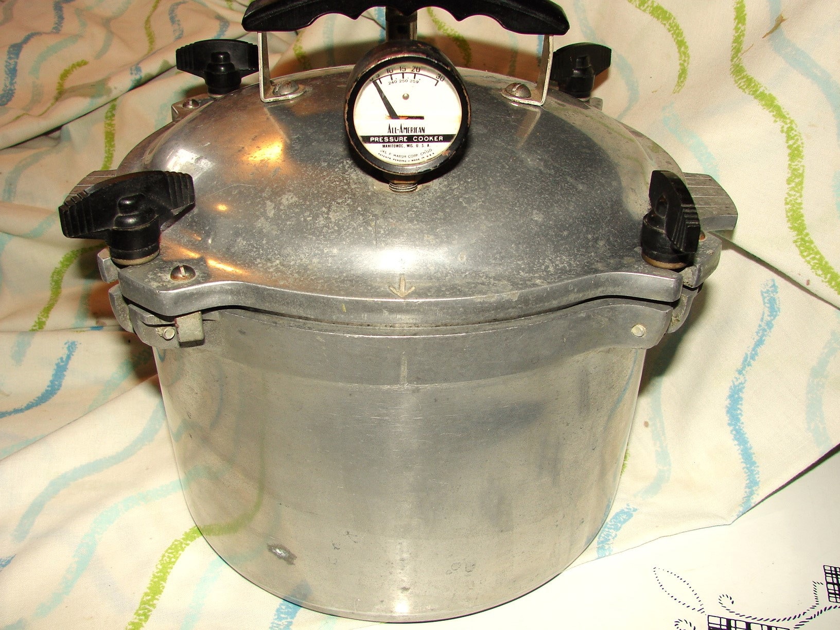 Vintage Presto 4 Qt. Pressure Cooker Model 0124104 