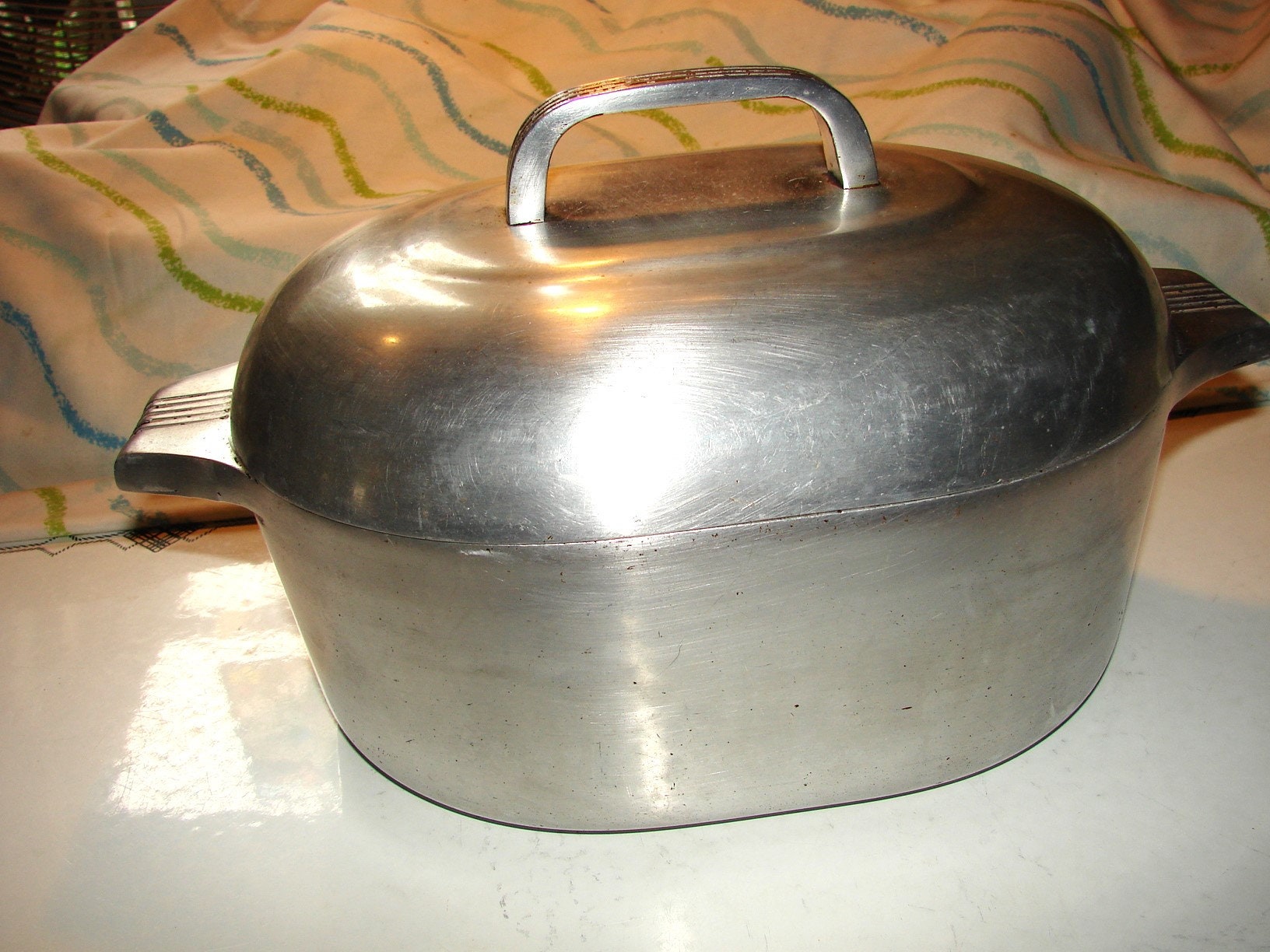 Beautiful Oval Aluminum Roaster Set by Wagner Ware Magnalite