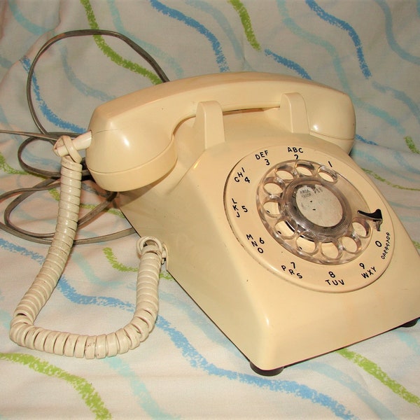 Nice Vintage Stromberg-Carlson Desktop Rotary Dial Telephone in Ivory ~ FREE SHIPPING