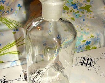 Nice Vintage Pyrex 500 ml No. 24 Laboratory or Apothecary Glass Jar with Stopper Lid ~ Free Shipping