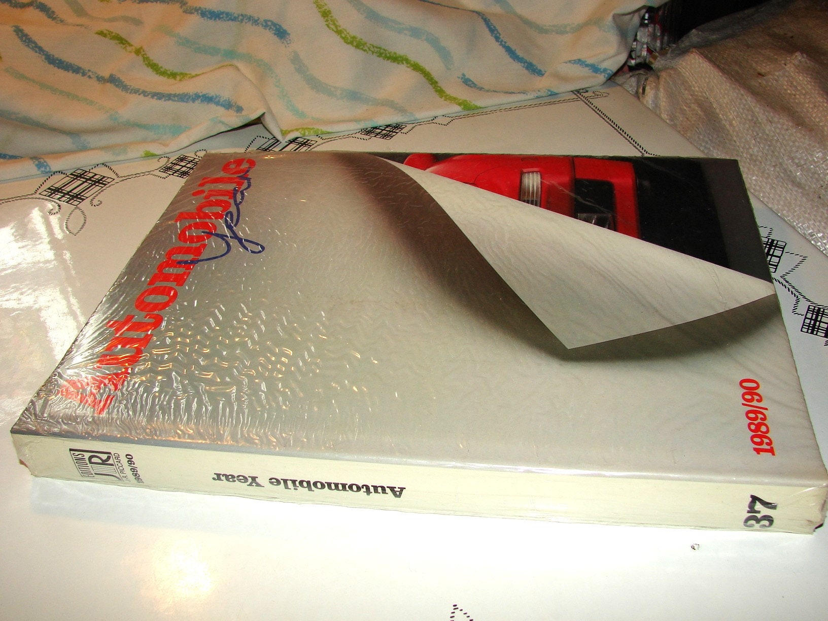 37 ~ Mint Vintage Automobile Year Book Volume 37 ~ 1989-90