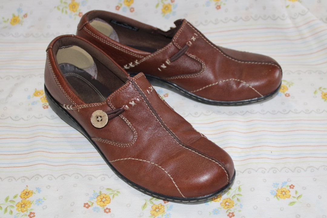 Very Nice Pair of Clark's Bendables Sixty Delta Loafers in Women's - Main Image