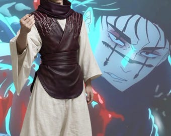 Traje de cosplay inspirado en el anime: chaleco de cuero morado, conjunto de algodón blanco, disfraz personalizado.