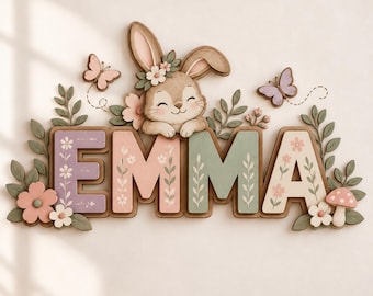 Peut inclure: Une enseigne murale en bois affichant le prénom EMMA en grandes lettres, ornée d'un lapin souriant, de papillons, de fleurs et de feuilles dans des tons pastel de rose, violet et vert, avec un petit champignon sur le côté droit.