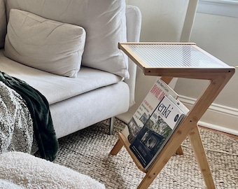 Mesita auxiliar de ratán y bambú, mesita de noche de estilo bohemio de mediados de siglo con almacenamiento, mueble auxiliar para espacios pequeños.