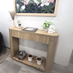 42,5-inch notenhouten geribbelde consoletafel, 2 laden, afgeronde hoeken, bank instaphal, smalle gang