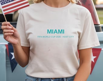 Comfort Colors Miami Soccer T Shirt mit Aquafarbenem Minimalistischem Host City Print