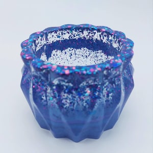 Electric Blue Glitter Resin Geometric Vase – Sparkling Faceted Catchall