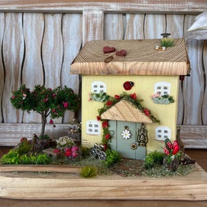 Handarbeit - Erdbeer Aufnäher Cottage