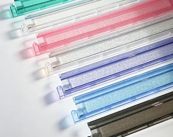 Juego de mahjong americano colorido de 18,5 pulgadas con soporte y empujador, incluye bolsa para el soporte.