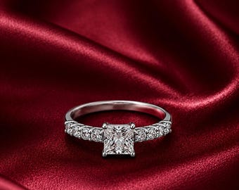 ÉCLAT-Ring – Quadratischer Solitär und leuchtendes Pavé