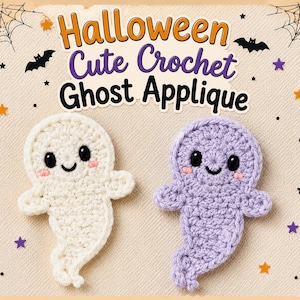 Könnte beinhalten: Zwei gehäkelte Geister-Applikationen, eine weiß und eine hellviolett, jeweils mit schwarzen Augen, einem kleinen Lächeln und rosa Wangen. Der Text darüber lautet Halloween Cute Crochet Ghost Applique, umgeben von kleinen schwarzen Fledermäusen, Sternen und Spinnennetzen.