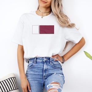 Camiseta unisex con estampado inspirado en el fútbol del número 11 de Qatar, homenaje a Estados Unidos en la Copa Mundial de Fútbol 2026, diseño casual de jugador con estampado a doble cara al estilo qatarí. imagen 6