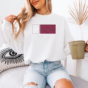 Camiseta unisex con estampado inspirado en el fútbol del número 11 de Qatar, homenaje a Estados Unidos en la Copa Mundial de Fútbol 2026, diseño casual de jugador con estampado a doble cara al estilo qatarí. imagen 10