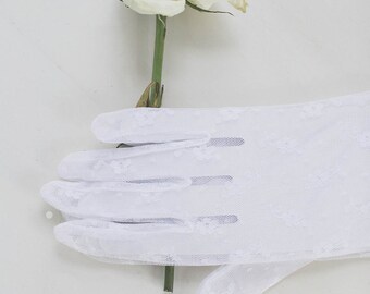 White Lace Gloves NWT / 50s 60s Ladies Vintage Wedding Gloves Spring Summer Sheer Lace Floral Gloves 50s Vintage Accessories DEADSTOCK