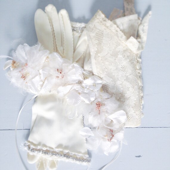 Items similar to Vintage Bridal Gloves - Rhinestone Cream White with ...